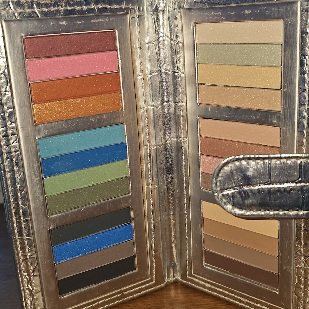 Vintage Pop Beauty Day To Play Eyeshadow Palette - Collector's Item - Never Used